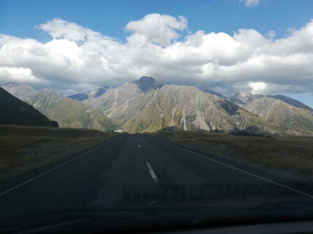 The road leading to Mount Cook